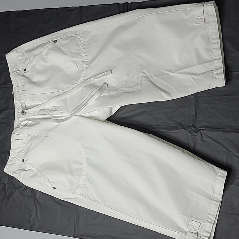Gloria Vanderbilt White Capris Zip-Front Pants